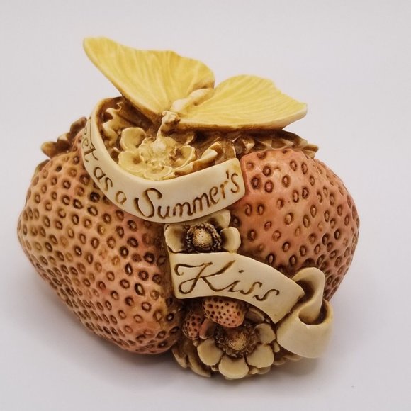 Harmony Kingdom Sweet As A Summer Kiss Strawberries Strawberry Figurine England - Picture 6 of 12